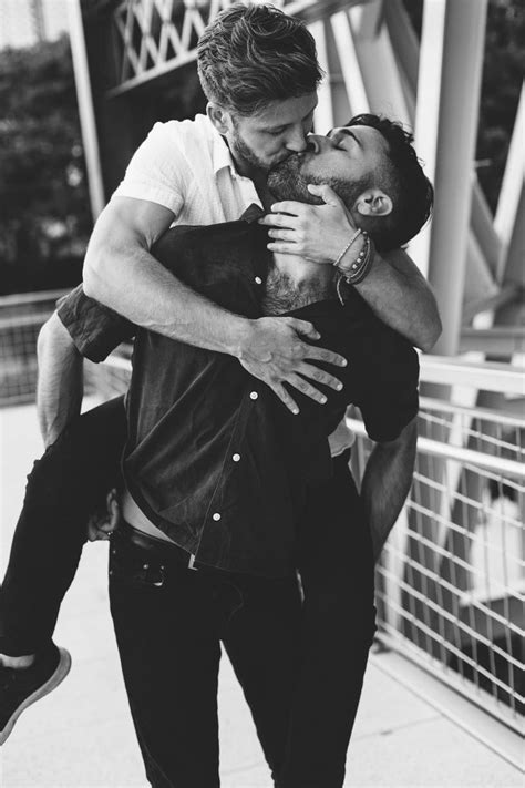 hot men kissing gay